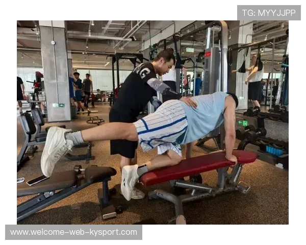 举重大赛突发换位导致世界纪录被否定，争议延烧