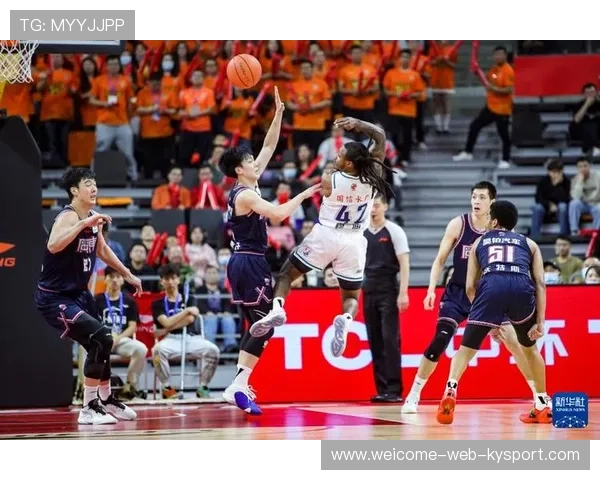 青岛大胜广东，张文逸李文昊成短板，内线隐患令人担忧，青岛张文汀