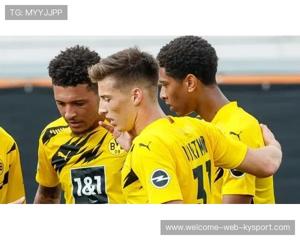 樊振东赢球后多特蒙德教练“缠着”合影：跨界友谊点亮体育新火花