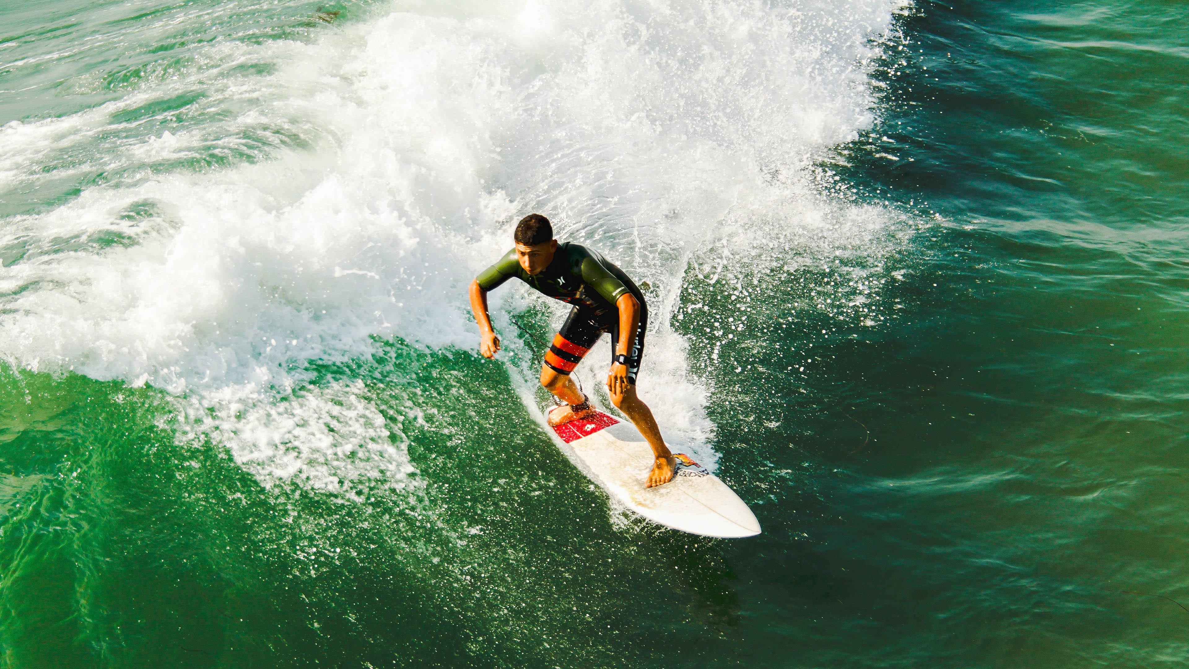 掘金攻防平衡，卫冕冠军表现稳健，掘金防守悍将